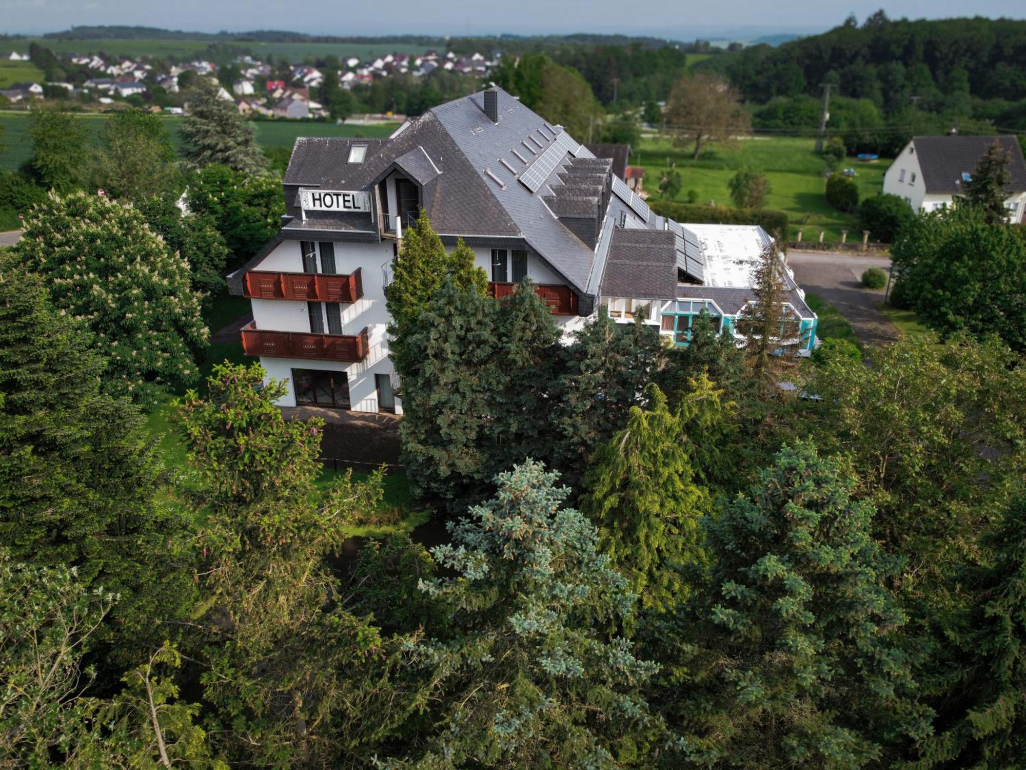 Zenner'S Landhotel Newel Exterior photo
